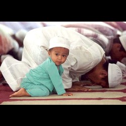 rozannf:  Mashallllaaahh so cute! #baby #prayer #sallat #islam (Taken with instagram) 