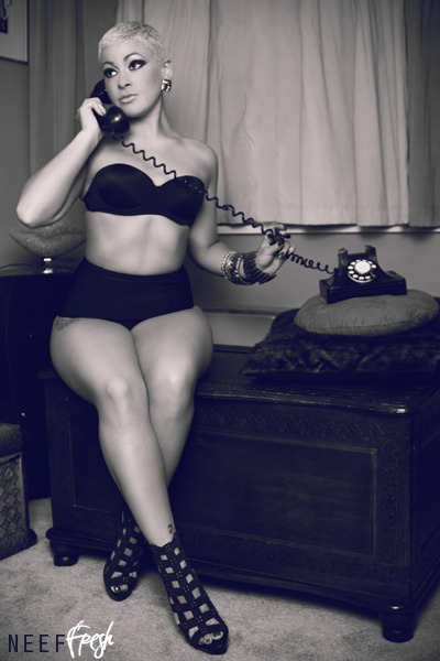 Girl on phone with meat on bones. [follow for adult photos