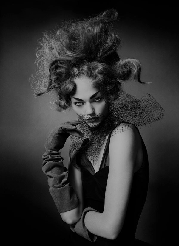 thegothcat:  Sasha Pivovarova - Mario Testino 