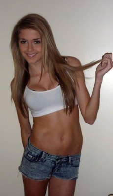 tightdreams:  Follow your TiGHTDREAMS for more hotties!