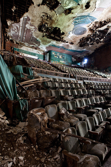 wewantrevolutiongirlstylenow:  Abandoned Theatres and Cinemas of the Northeastern