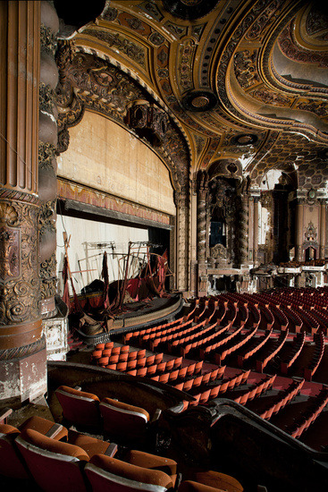 wewantrevolutiongirlstylenow:  Abandoned Theatres and Cinemas of the Northeastern