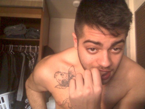 h0odrich:  i aint got no panties on 