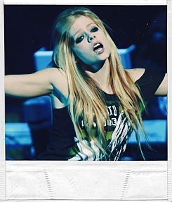 abbey-r:   fav pics of the black star tour > brasil 