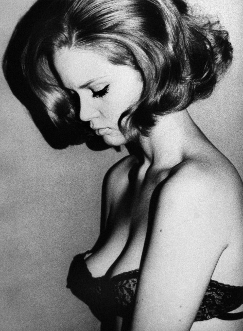 http://nudevintage.tumblr.com/post/18396106338