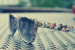 0riginality-is-gone:  I LOVE Ray Bans ;)