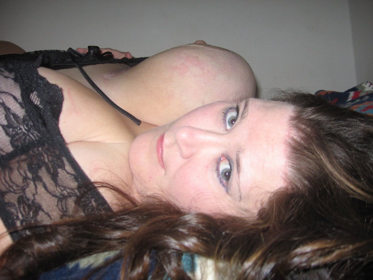 wickedlywenchy:  A bit of a nip slip for you on this Sunday :)