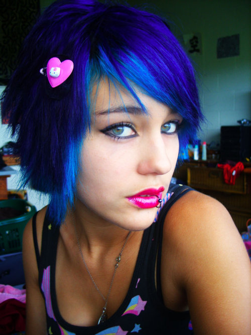 thegirlsofmydreams:  Blue by ~Wolfie-inabox 