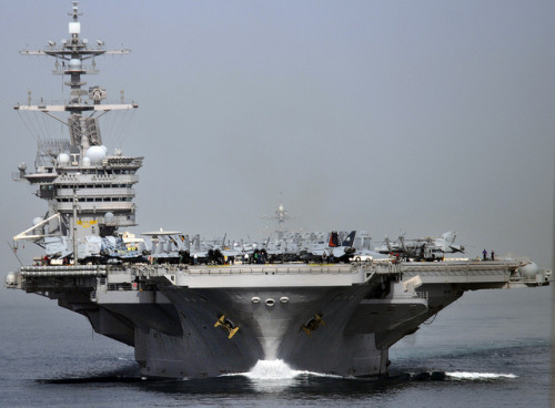 USS Carl Vinson transits the Strait of Hormuz. by Official U.S. Navy Imagery on Flickr.
Wow !! What a picture…..