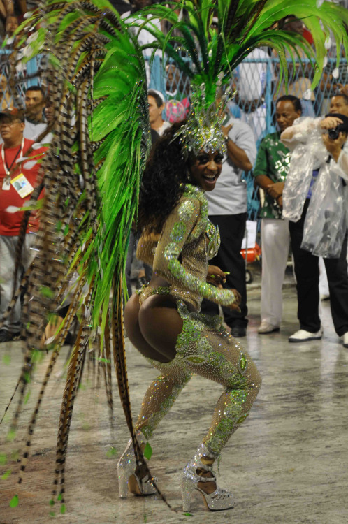 sexyblackwomengettingiton:  fuckyeahbraziliangirls:  Vânia Love  —— I wonder how l
