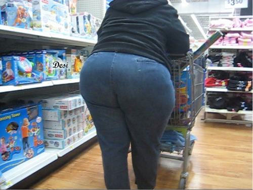 ninjacandidbootystars:  Bring the house down sexy booty  Wal Mart ass ^_^