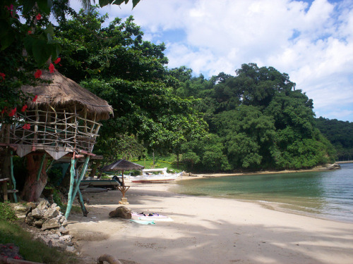 by Khmanglo on Flickr.Beach in Puerto Galera, Mindoro, Philippines.