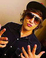 h-eysoul-deactivated20121011:  Here’s my number, so call me maybe. ↳ Chay Suede. 