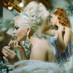 geewhiz:  Showgirls getting ready. Las Vegas,