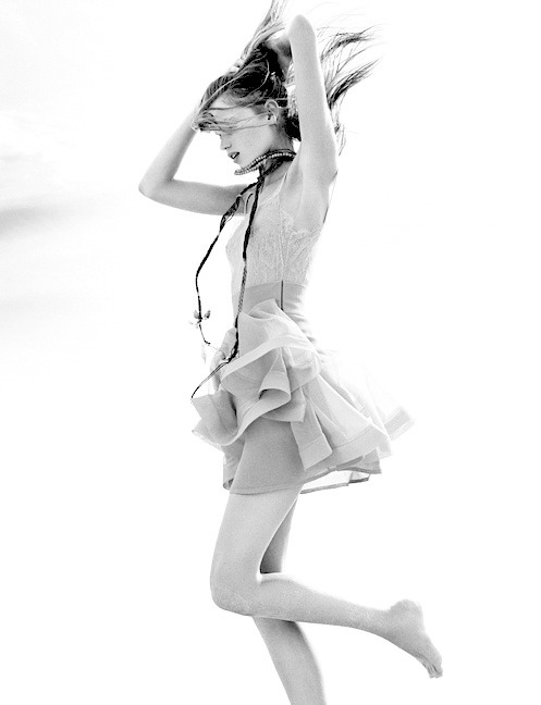 vintageaddictions:  Edited by vintageaddictions Classy Parisian Black White 