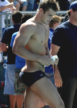 boner-riffic:  THICK swimmer speedo booty #MuscleButtMonday 