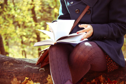 claudiagray:Leaves and pages by ~MariaForHisGlory