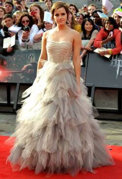 emmawatson:  Emma Watson attends the Harry Potter and the Deathly Hallows Part 2 Premiere in London