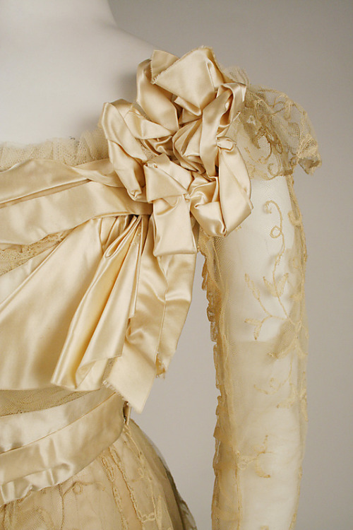 spvinspiration: Date: 1898–1900Culture: FrenchMedium: silk, horsehair, bone, metallicCredit Li