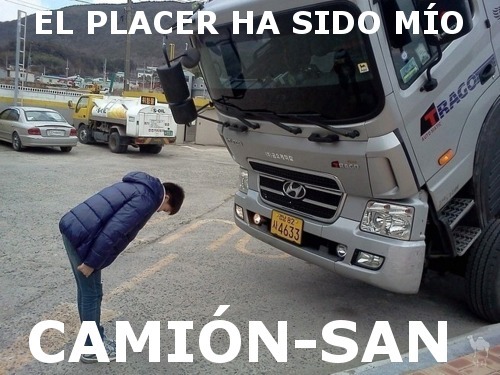 alasborricadas:  Este camión es el primo japonés de Optimus Prime.  