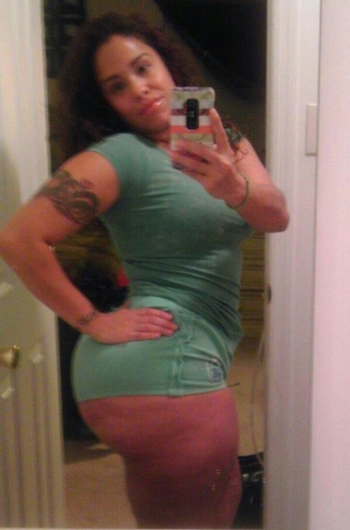 juicycurvyculonas:  luvcurves2121:  Scarlett….classic booty  I LOVE HER BOOTY