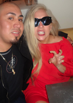 gagaroyale:  New photo of Gaga with a fan at Catelli’s restaurant in Sonoma County last Saturday 