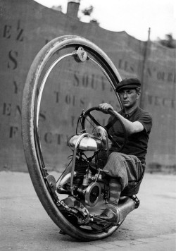 Stfurodrigo:  Firsttimeuser:  Monowheel, 1933. Walter Nilsson Inside The Wheel  Reblog
