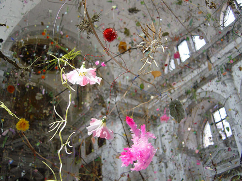 you-be-killin-em:  Gerda Steiner &amp; Jorg Lenzlinger’s falling garden installation.