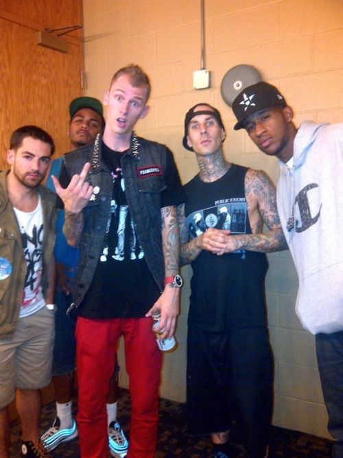 lacedupshawty:  MGK & Travis Barker