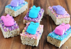 Gastrogirl:  Easter Bunny Peep Rice Krispie Treats.  Time To Come Up With Cute Easter