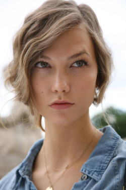 missjennaleencherie:  Karlie Kloss gorgeous!