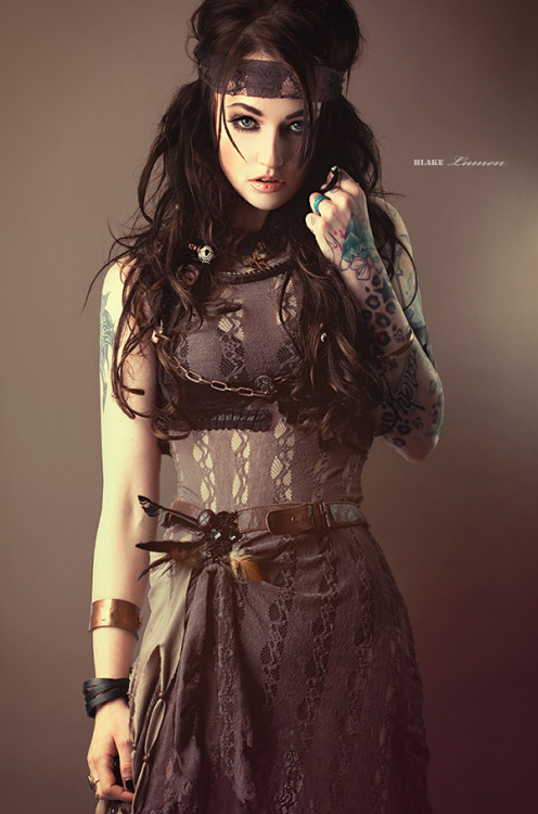 frodo-swagins:  jeannieblue:  into the wild by ~LollyODiamond  damn….