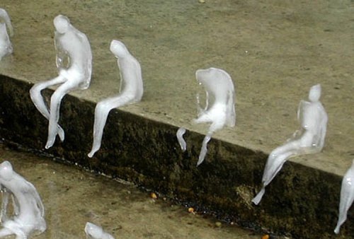 myampgoesto11:  Nele Azevedo: Melting Men  (installation made of carved ice) 