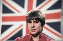 valerievstheworld-blog:  RIP Davy Jones. If you only knew how much I loved you while growing up.  I&rsquo;m actually really upset by this.  This really sucks.  My mom and I always loved listening to his music/watching the Monkees together.