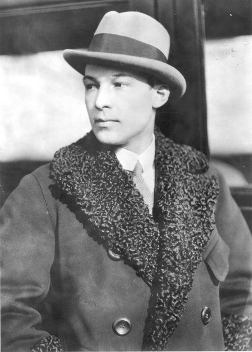 kryptons-deactivated20160329: Rudolph Valentino, c. 1923