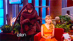 adoringtaylor-archive:  Ellen DeGeneres scaring Taylor Swift 