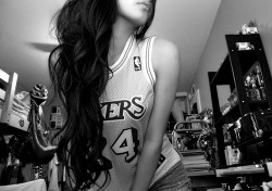 xtheresaaa:  Reppin’ them Lakers! 