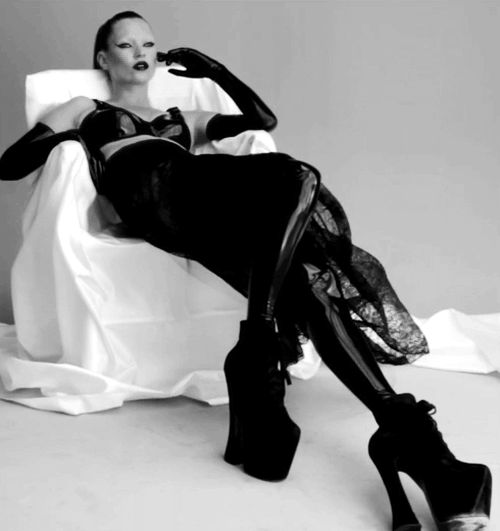 d-e-m:  Kate Moss by Nick Knight for i-D Magazine, Film test by Ruth Hogben 