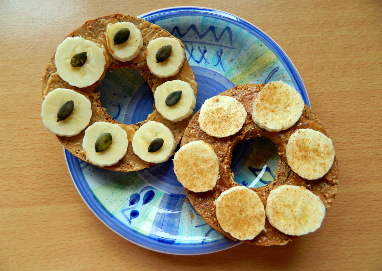 Multi-seed wholegrain bagel, half with peanut butter, banana and pumpkin seeds, half with almond butter, agave, banana and cinnamon.