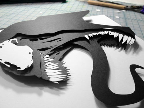 geek-art:  Geek-Art.net / Amazing papercraft by Will Pigg Will Pigg makes some amazingly cool g