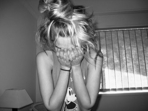 thebesunnshine-deactivated20120:  Chore menina, chore mesmo. Não prende o choro