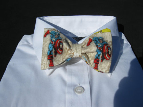 fashiontipsfromcomicstrips:  Superhero bow ties, by Sew Fairy Cute. Sew Fairy Cute has an extensive 