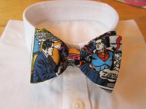 fashiontipsfromcomicstrips:  Superhero bow ties, by Sew Fairy Cute. Sew Fairy Cute has an extensive 