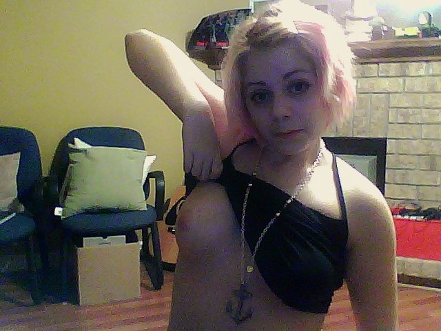 princesstaylordanger:  for all my very patient fans.. a late TT.. let’s say, Topless
