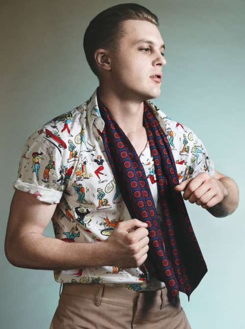 nsfwack:  sighmen:  michael pitt for prada  Bahhhhh  oh god, he&rsquo;s so fucking