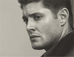 the-little-shipper:   squaresoft: Dean x Castiel Parallels | 4x22 + 6x21  #HE #LOOKS #BACK #FOR #HIM #he