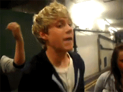  esse ai deve ser irmão no niall, pq né ¬¬ 