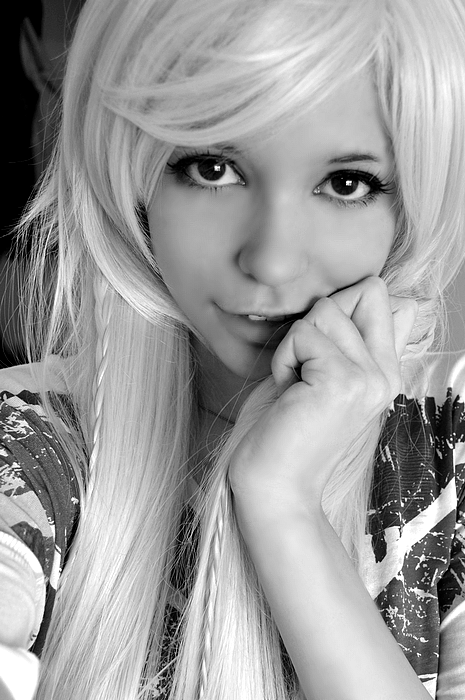 lineartt:  just wanted to try our longest wig :3 damn it’s long and lovely 