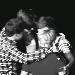  One Direction after singing “Moments” without Zayn (x) 