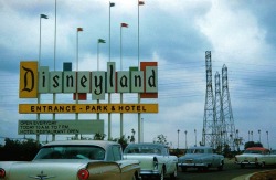 1950sunlimited:  Disneyland Entrance ca.